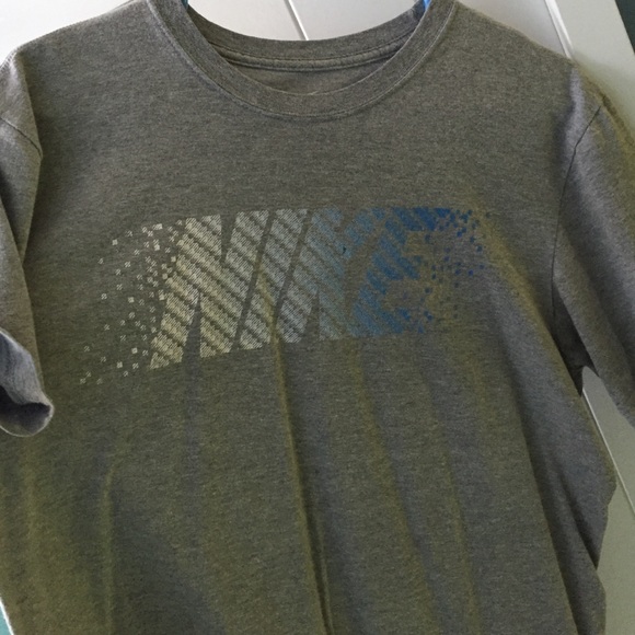gray Nike shirt