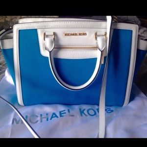 💙Trade? Beautiful Large Canvas Selma💙