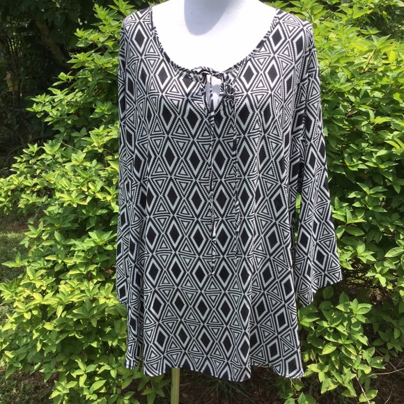 Tops - Plus size black top