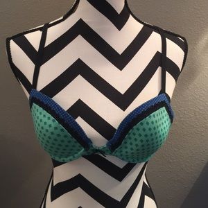 2 Cute ARIE Bras❤️