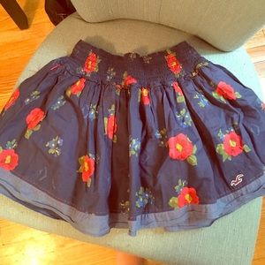 HOLLISTER flower skirt size XS