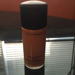 M.A.C Foundation NC45