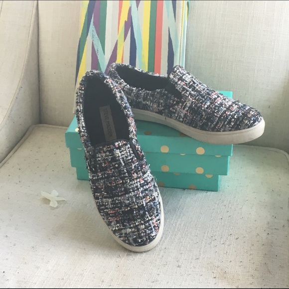 STEVE MADDEN SLIP ONS!!
