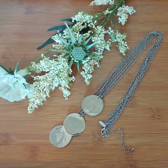 New York and Company Circle Necklace