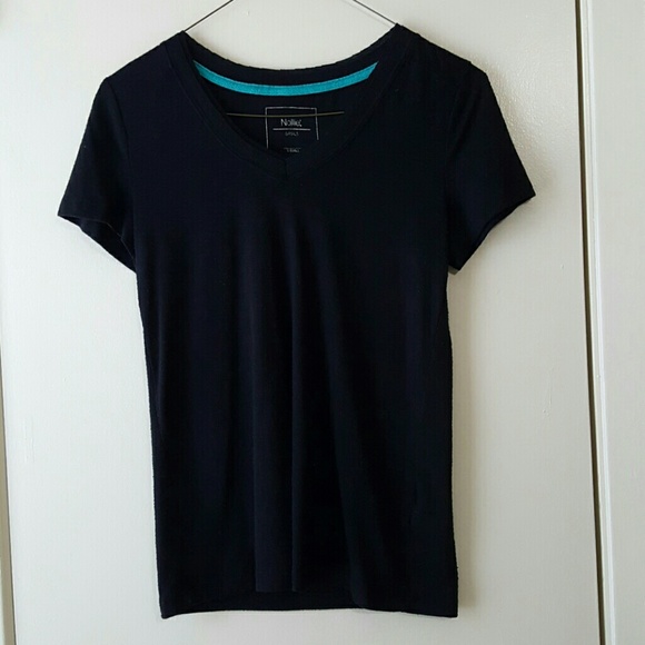Nollie Basics v-neck t-shirt size xsmall