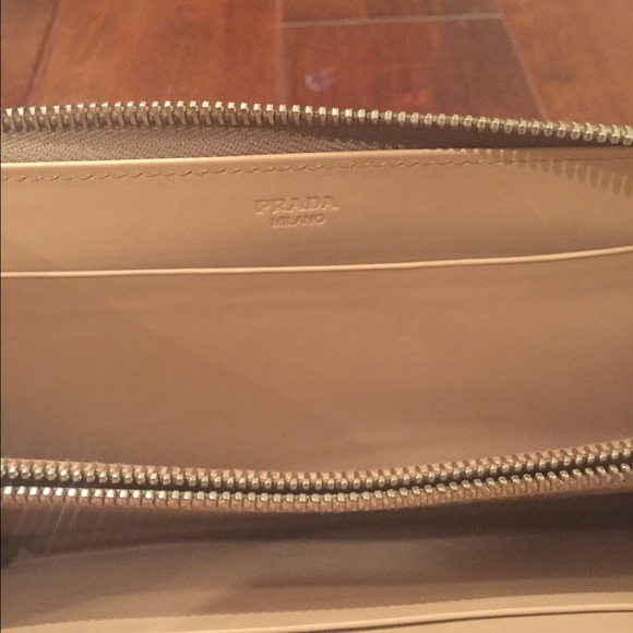 Prada studded wallet - Picture 3 of 4