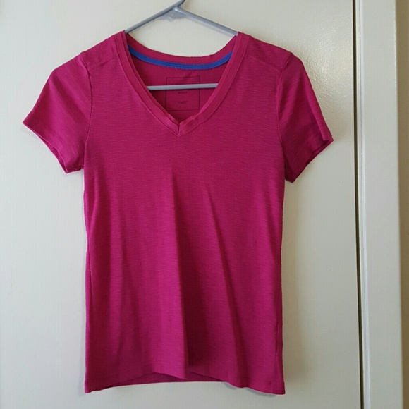Nollie Basics v-neck t-shirt size xsmall