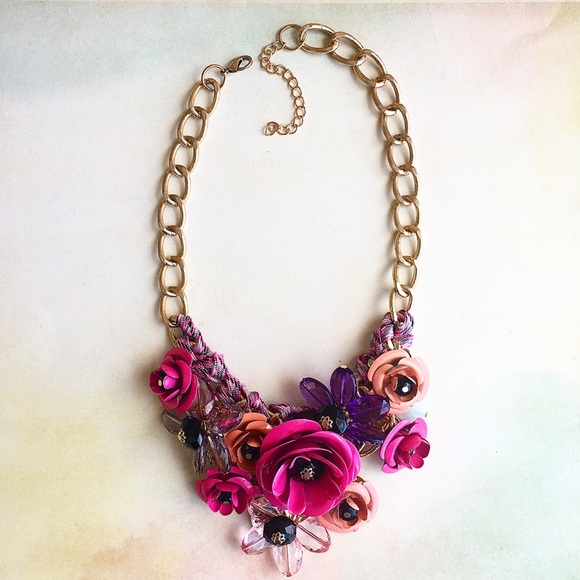 Floral necklace - Picture 3 of 4
