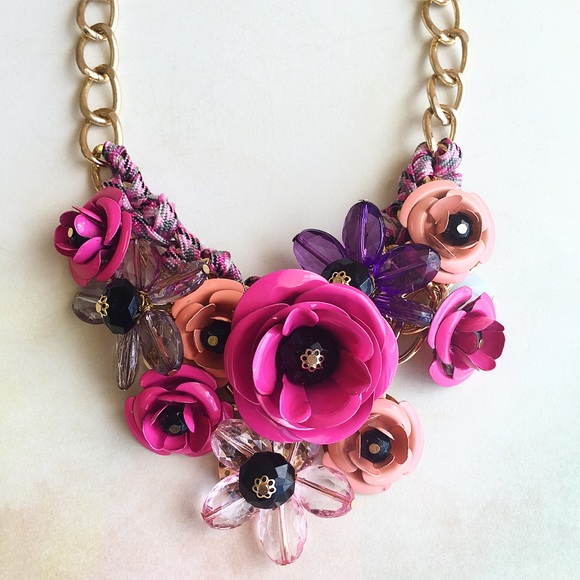 Floral necklace - Picture 2 of 4