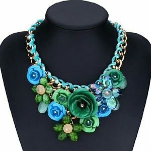 Crystal and Rose statement necklace!
