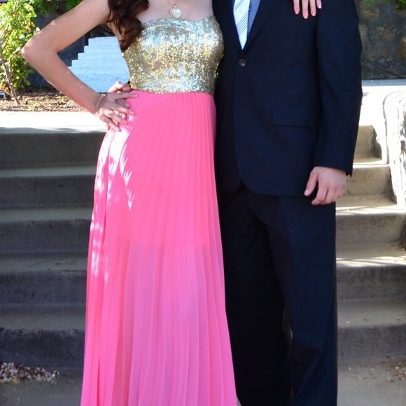 Beautiful sequin prom dress - Picture 1 of 3