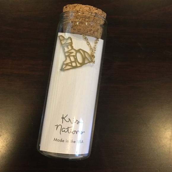 Kris nations NEW  YORK necklace -