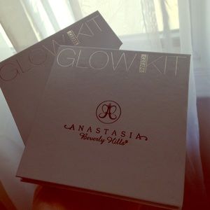 Anastasia Beverly Hills glow kit