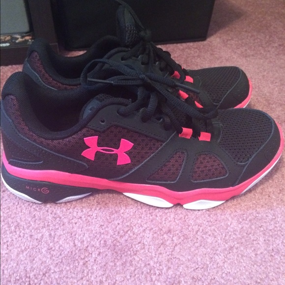 NWOT Underarmour sneakers