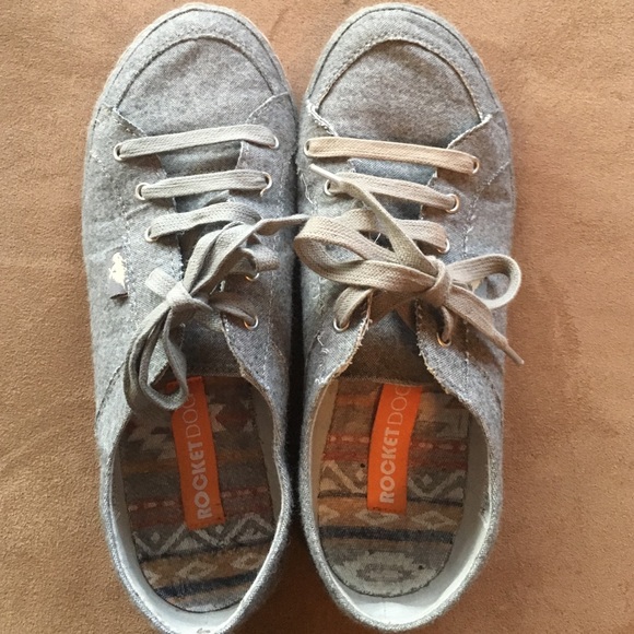 Canvas shoes
