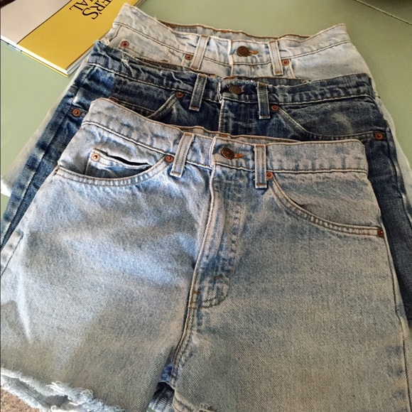 Set of 3 Vintage High Waisted Levi's Jean Shorts - Picture 2 of 4