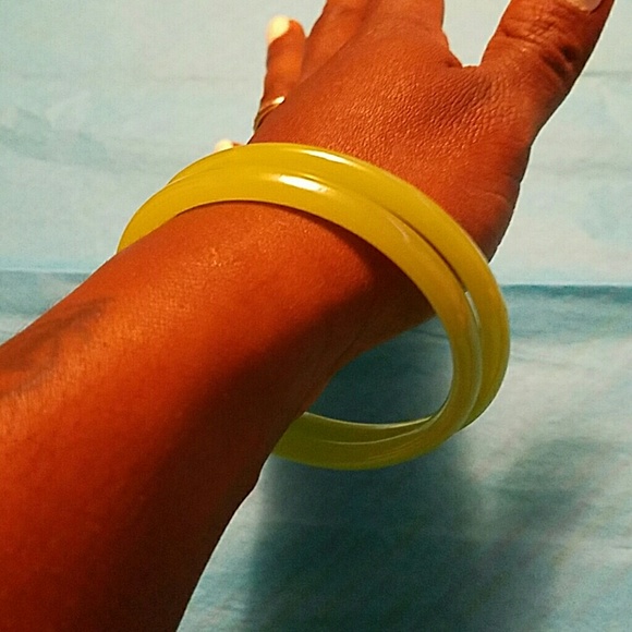 Glass Bangles - Picture 3 of 4