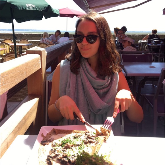 Meet your Posher, Eleanor - Picture 2 of 4