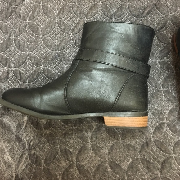 Old navy black shoe boots - Picture 2 of 3