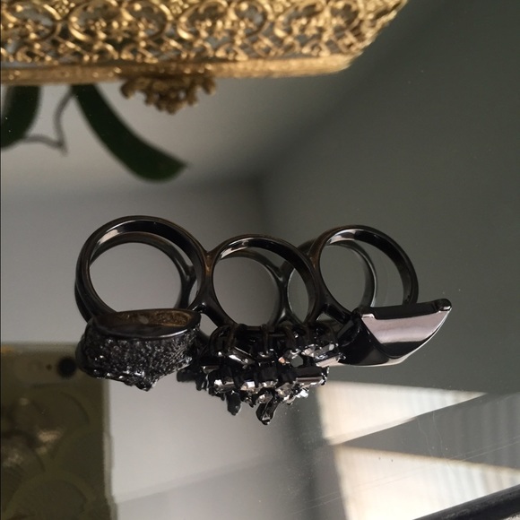 💀Rhinestone Skull + Stud 3-Finger Ring - Picture 3 of 3