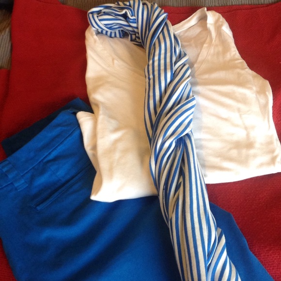 Blue and white infinity scarf - Picture 2 of 2