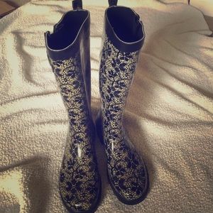 Size 7 Rainboots