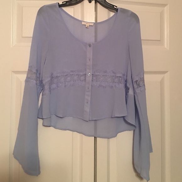 Bell sleeve shirt