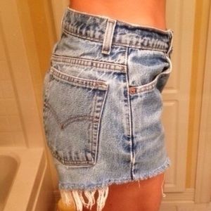 Highwasted Levi Shorts