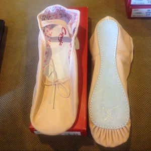 Capezio Daisy 205 ballet Shoe NIB