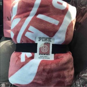 NWT VS PINK Sherpa Blanket TIFFANY COX ONLY