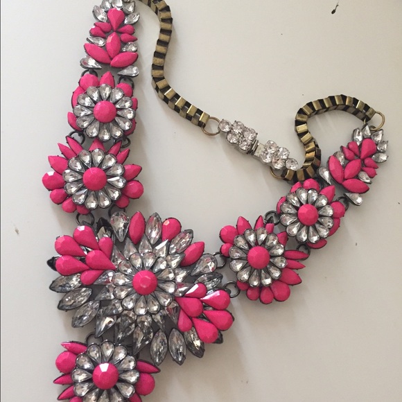 Gorgeous statement necklace