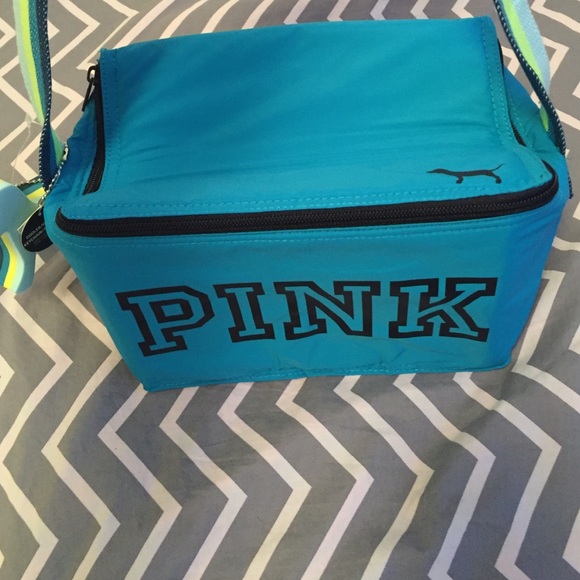 VS PINK mini cooler w/keychain ❤️