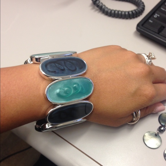 Bracelet and earring set - Picture 3 of 4