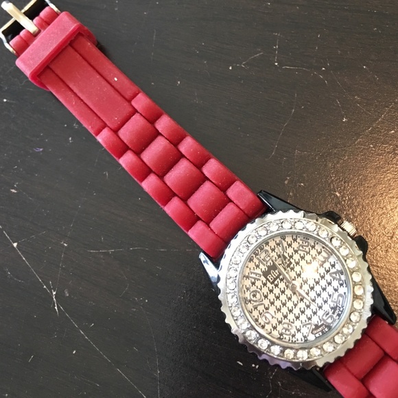 ALABAMA FANs Watch Red and Black Houndstooth. - Picture 2 of 4