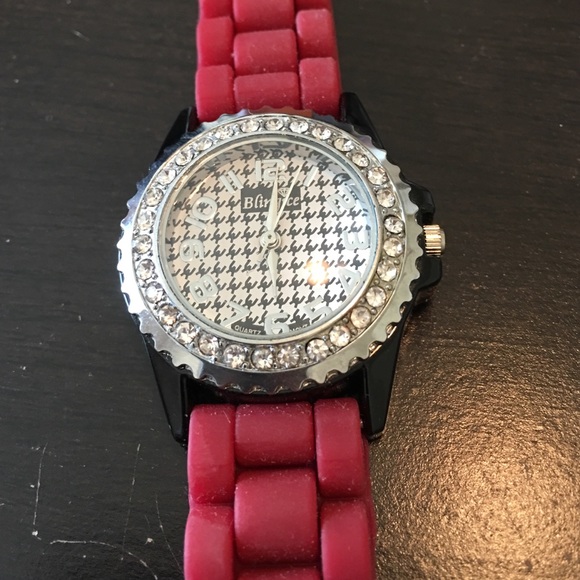 ALABAMA FANs Watch Red and Black Houndstooth. - Picture 3 of 4