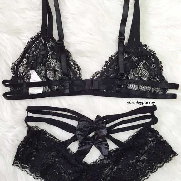 ❤️SALE❤️ black lace strappy bralette and panty set - Picture 2 of 3