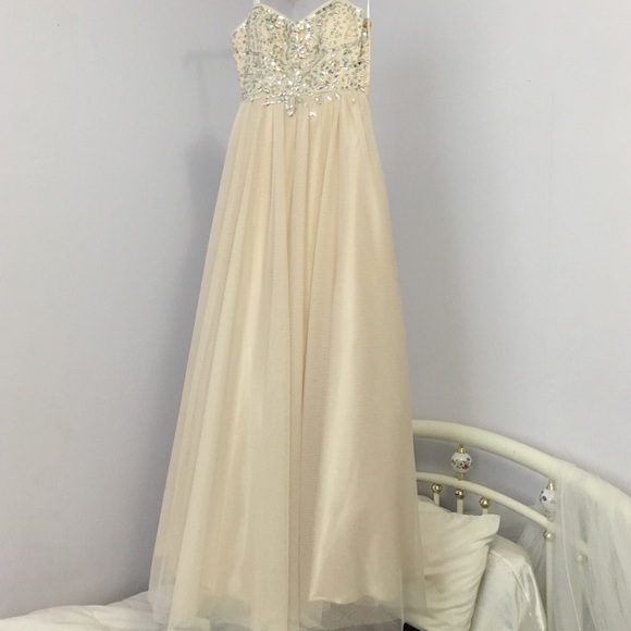 Golden nude color sweetheart gown