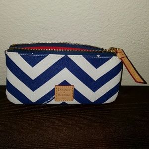 Dooney&Bourke Chevron Large Slim Cosmetic Case