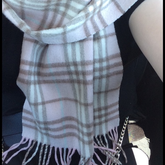 Authentic Burberry a Pink Cashmere Scarf - Picture 3 of 3