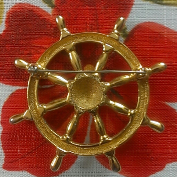 Cute Fashion Brooche - Picture 2 of 4