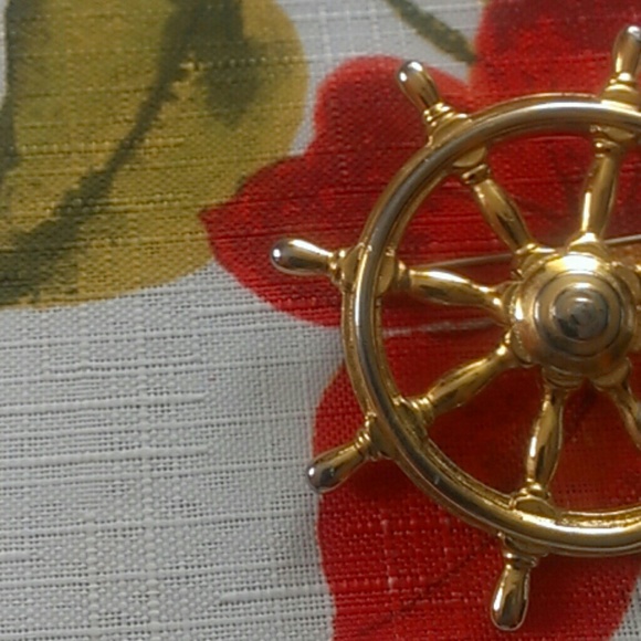 Cute Fashion Brooche - Picture 4 of 4