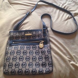 Michael kors croosbody bag