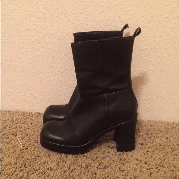 ✨✨Leather Steven Madden Booties✨✨