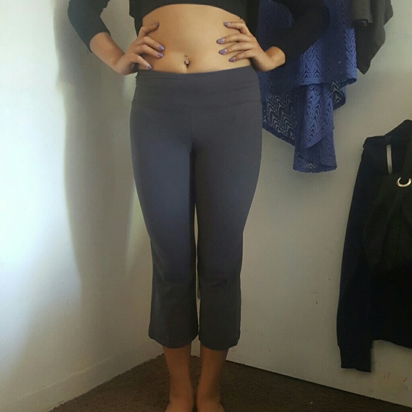 lululemon athletica Pants - Lululemon Reversible Groove  Crops Size 2