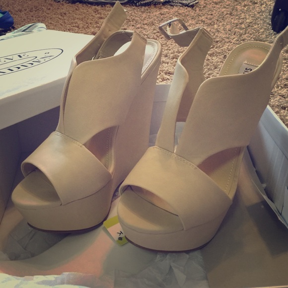 CUTE nude wedges from Steve Madden