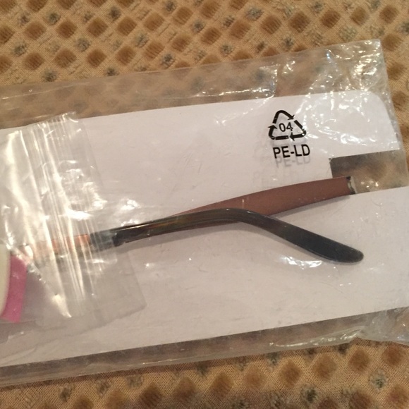 New Eyeglass frames - Picture 2 of 3