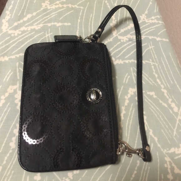Coach Handbags - Coach wristlet