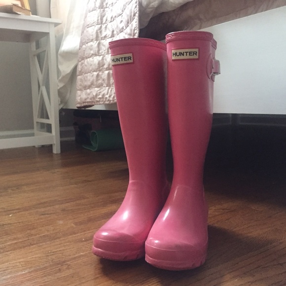 Bubblegum pink kid's Hunter boots!