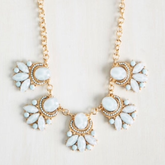 ModCloth Jewelry - NWT ModCloth statement necklace