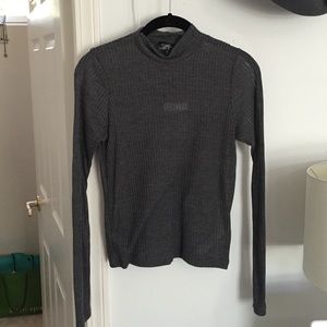 Long sleeve gray shirt